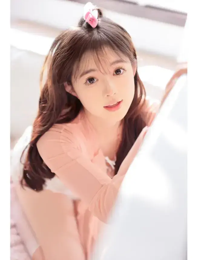 《糖心少女御梦子》超清完整版：深夜《糖心少女御梦子》的梦境信物，治愈都市灵魂的3分钟光影诗篇