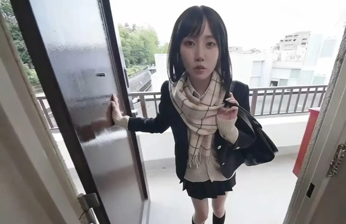 《泡在我家的辣妹-真人版》《泡在我家的辣妹》未删减版超清资源：情感交织的《泡在我家的辣妹》1080P蓝光画质在线观看《泡在我家的辣妹-真人版》